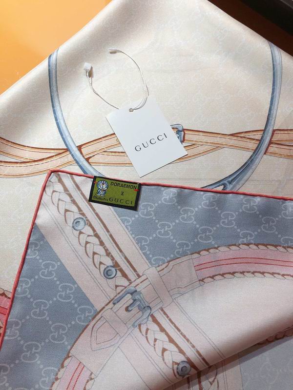 Gucci silk scarf 90X90cm  E23 (26)